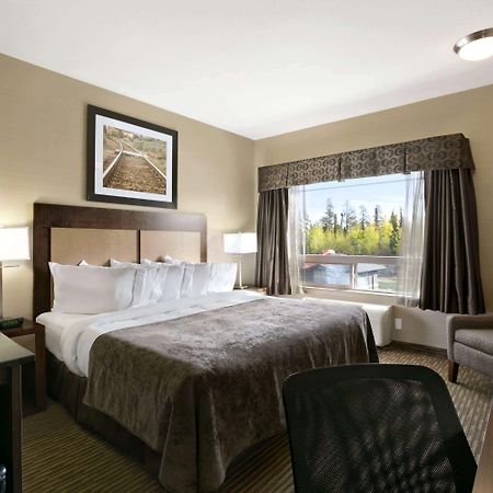 Ramada By Wyndham Conklin Hotel Buitenkant foto