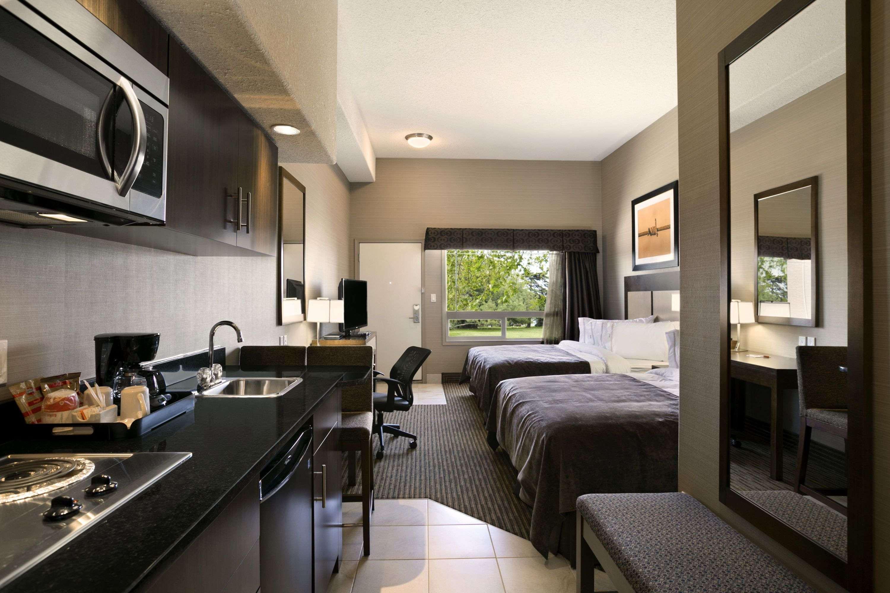 Ramada By Wyndham Conklin Hotel Buitenkant foto