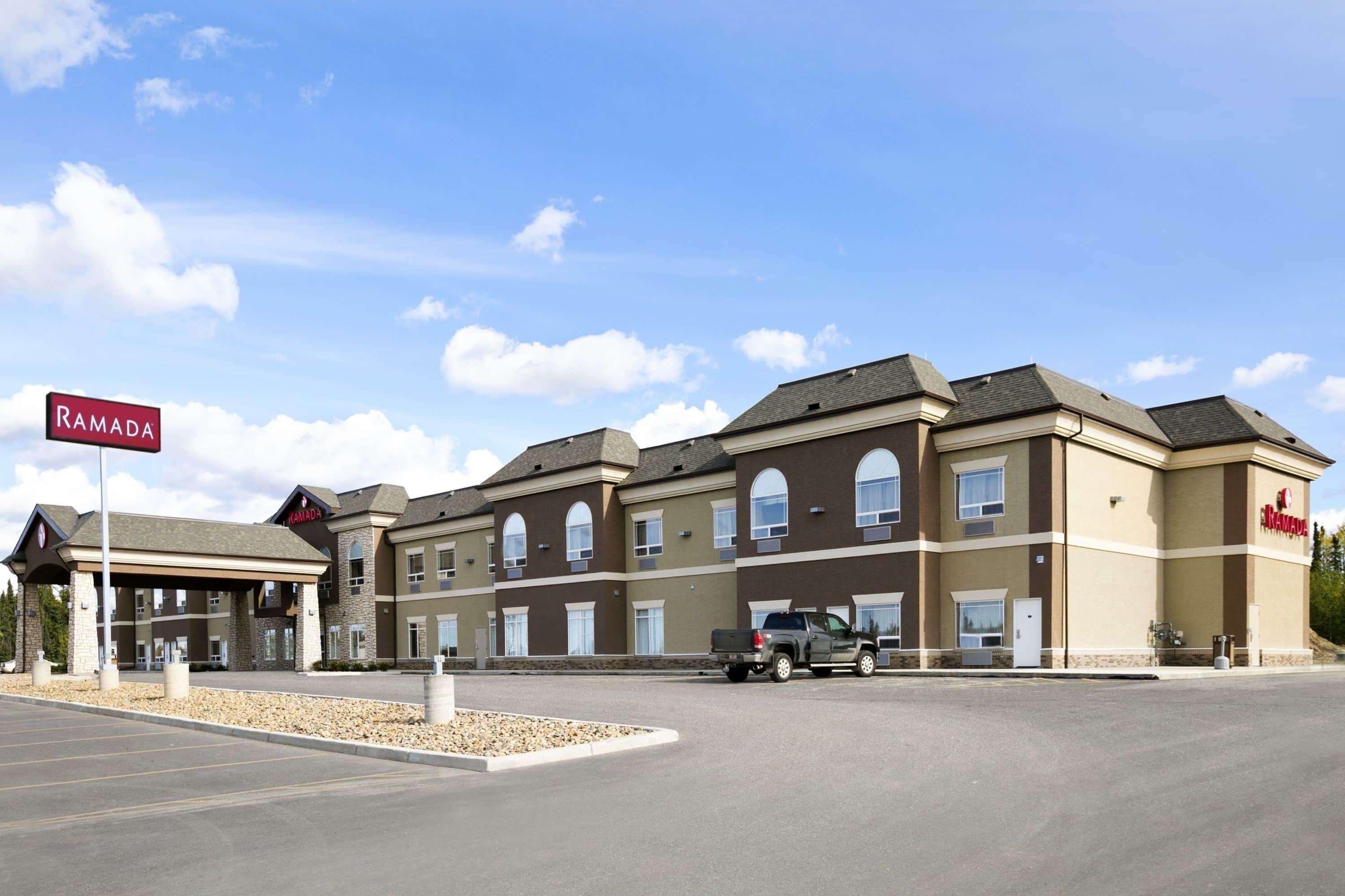 Ramada By Wyndham Conklin Hotel Buitenkant foto